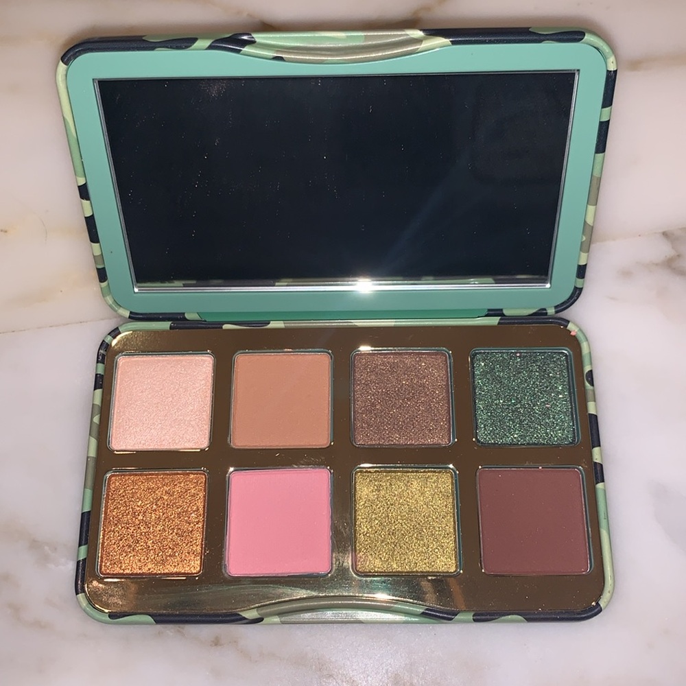 Two-faced, Major Love Eyeshadow Palette -new in box.